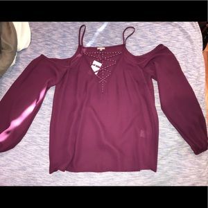 Maroon cold shoulder top.